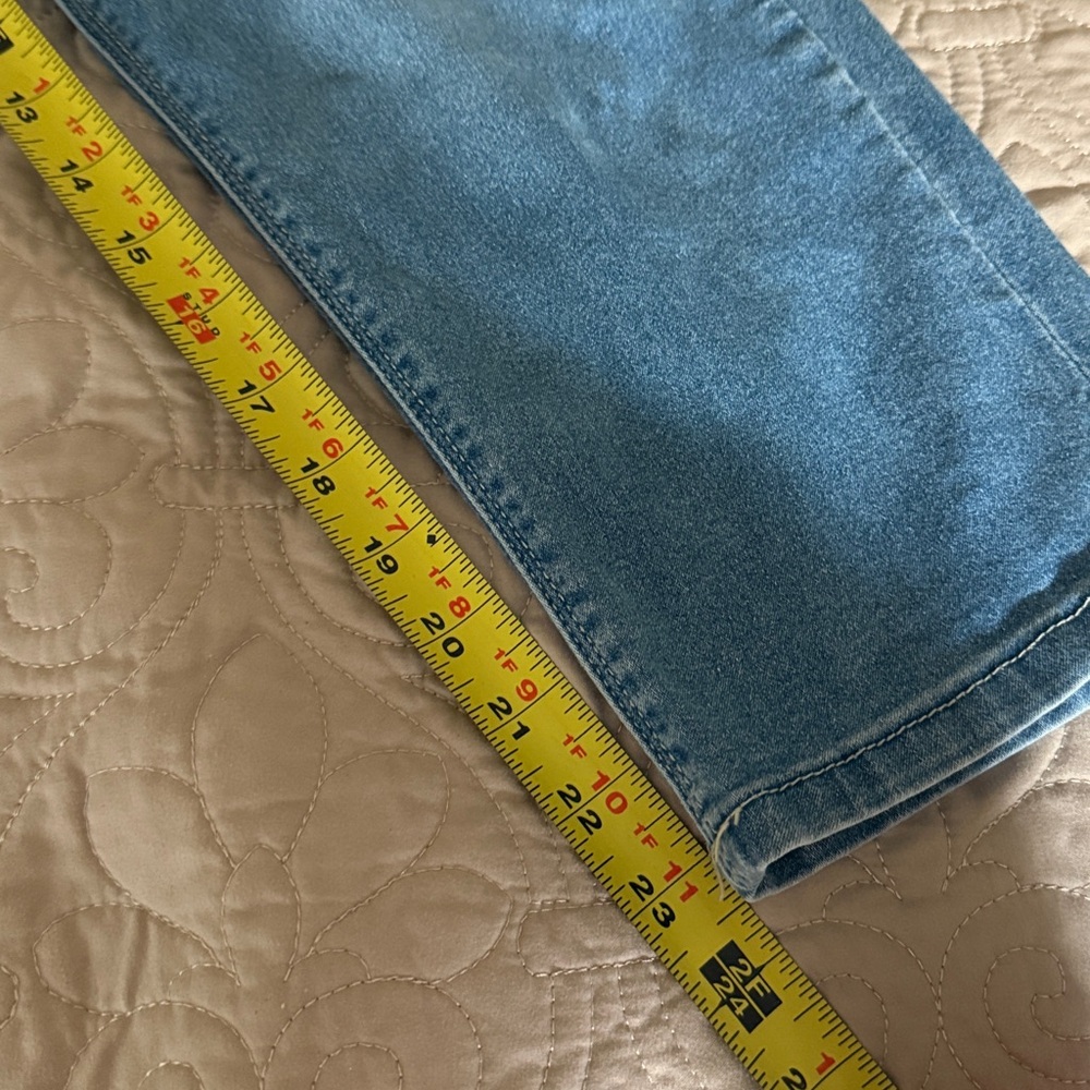 Curve Appeal Lightweight Stretchy Denim Jeans (12) - Picture 7 of 10